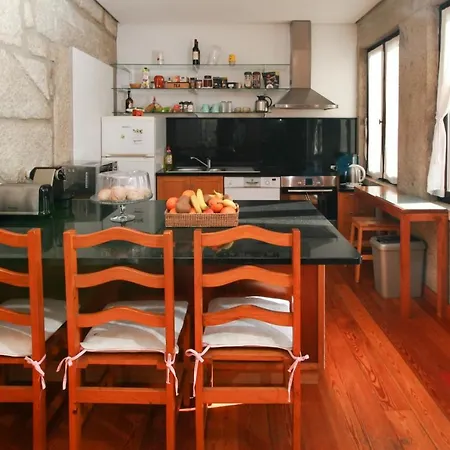 Dias House * Виана-ду-Каштелу