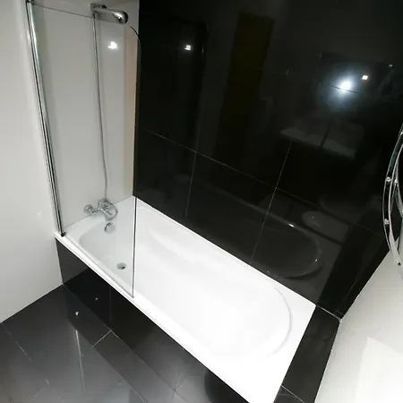 Dias House * Виана-ду-Каштелу